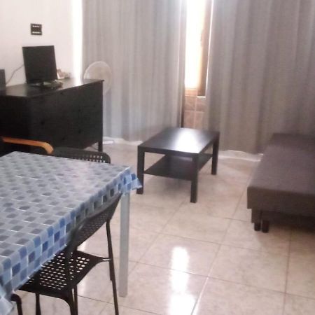 Primavera Appartement Tot 7 Personen Ideaal Voor Backpackers Arona  Exterior foto